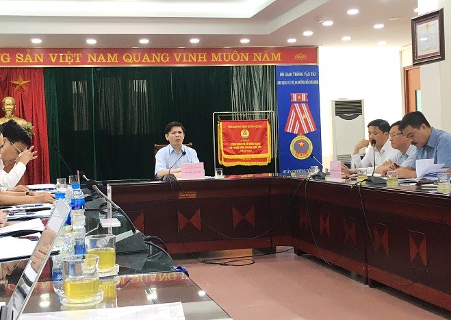 Bộ trưởng Nguyễn Văn Thể chủ trì buổi làm việc với Ban QLDA đường Hồ Chí Minh.