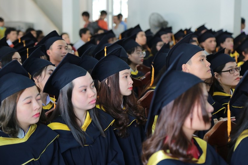 Nhiều SV chương trình 2 Trường ĐH Kinh tế, ĐH Đà Nẵng chỉ hoàn thành chương trình học trong vòng 3 – 3,5 năm. Ảnh: T.G