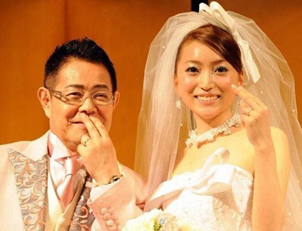 Năm 2011, Ayana tuyên bố kết hôn với Cha Kato - vị đại gia hơn cô tới 45 tuổi.