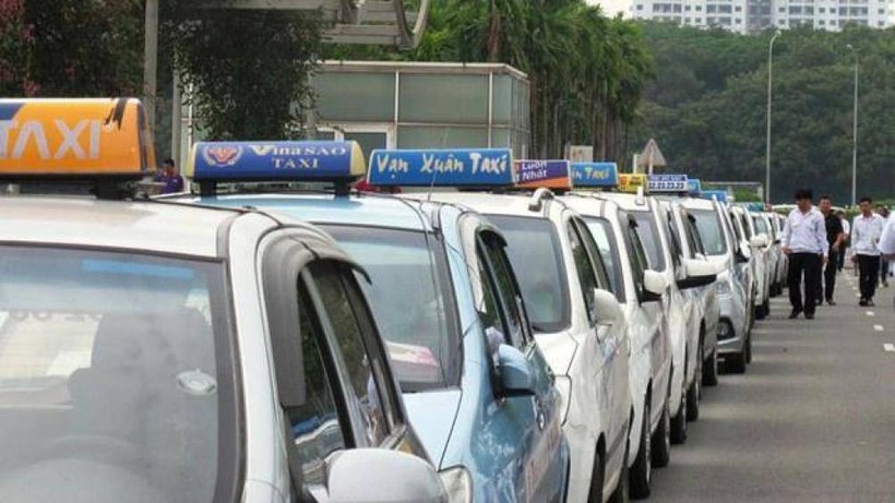 Theo dự thảo quy chế quản lý hoạt động kinh doanh vận tải hành khách bằng xe taxi trên địa bàn TP Hà Nội, đơn vị taxi phải mở tài khoản điện tử để thực hiện việc trả phí tự động cũng như việc nộp phạt khi vi phạm pháp luật về giao thông đường bộ - Ảnh min