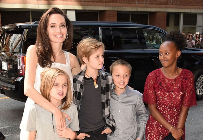 Angelina Jolie nổi tiếng là một bà mẹ "quốc tế" với nhiều đứa con đến từ nhiều quốc gia. Ảnh: Getty Images.