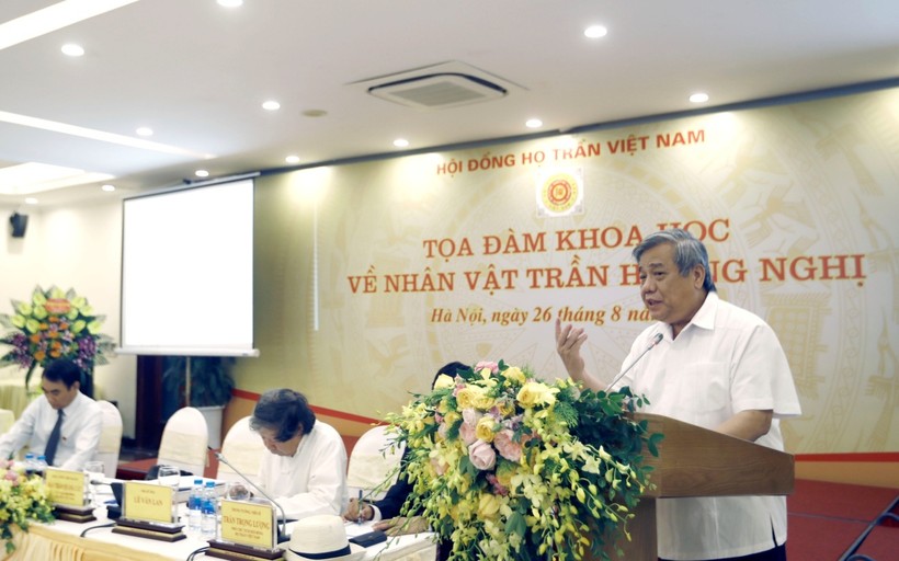 GS.TSKH Vũ Minh Giang đưa ra lập luận xác đáng làm sáng tỏ những vấn đề tồn nghi.