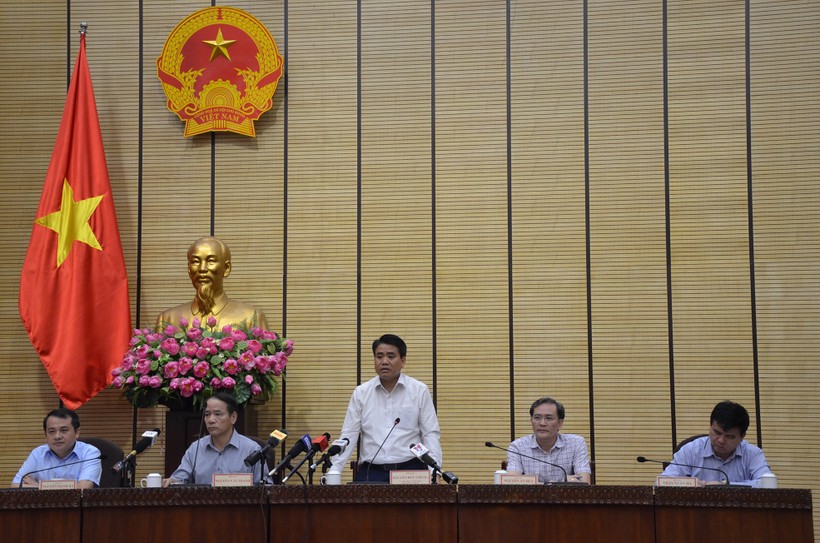 Chủ tịch UBND TP Hà Nội Nguyễn Đức Chung thông tin với báo chí