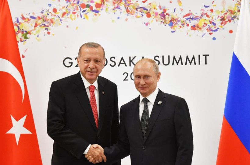 Tổng thống Nga Putin (phải) và Tổng thống Thổ Nhĩ Kỳ Erdogan trong cuộc gặp bên lề Hội nghị thượng đỉnh G20 tại Osaka (Nhật Bản) ngày 29/6/2019