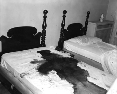 Chiếc giường đẫm máu, nơi thi thể Marilyn Reese Sheppard được phát hiện.