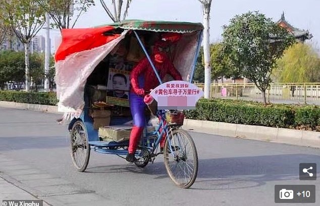 Người cha đạp xe khắp Trung Quốc dưới trang phục người nhện để tìm con trai.