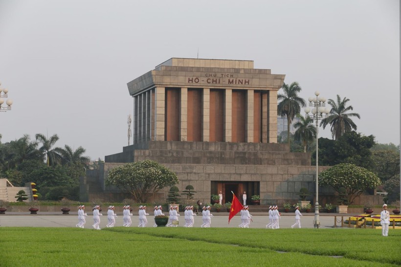 Lễ thượng cờ, chào cờ trước Lăng Chủ tịch Hồ Chí Minh sáng 19/5/2019. Ảnh: Anh Tuấn/TTXVN