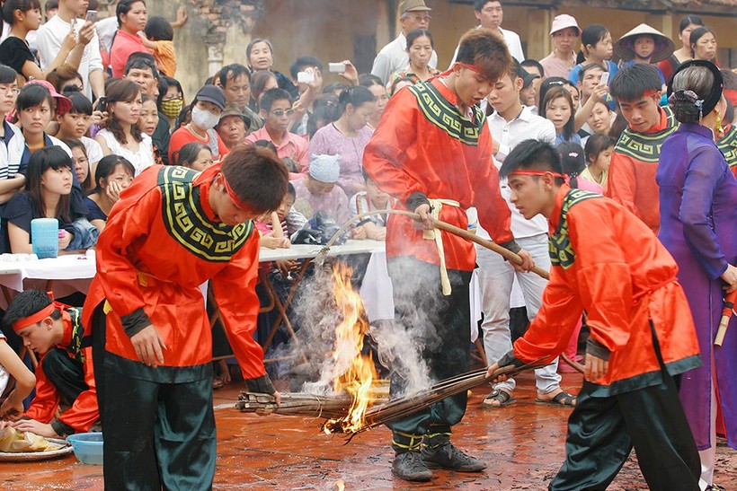 Lễ hội kéo lửa thổi cơm thi ở làng Lương Quy. 	Ảnh: Tư liệu