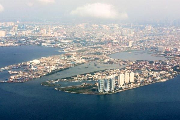 Thủ đô Jakarta đang chìm dần xuống biển. Ảnh: cntraveller.in