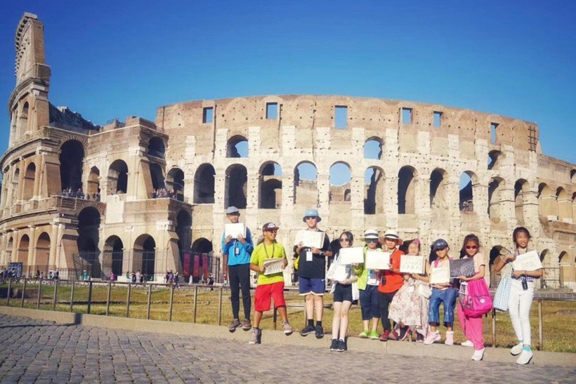 Một nhóm trẻ em Trung Quốc trong chuyến du học hè tại Italy.