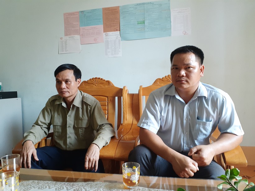 Lãnh đạo Đảng ủy, chính quyền xã Núa Ngam phân trần với phóng viên.