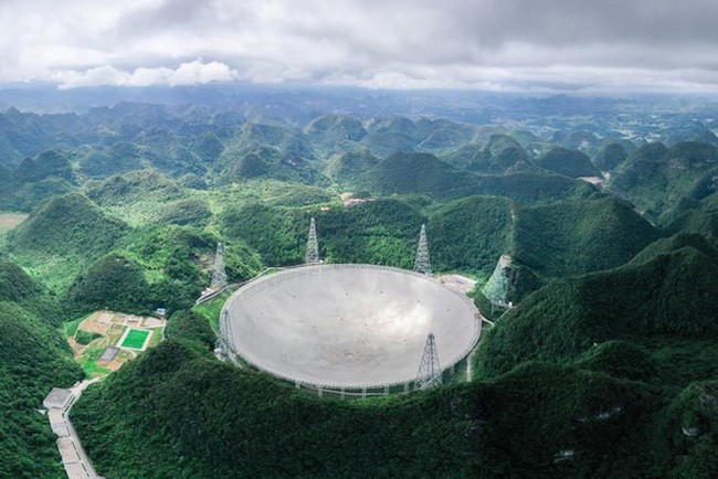 Kính viễn vọng vô tuyến hình cầu khẩu độ 500m (FAST). (Nguồn: Xinhua).