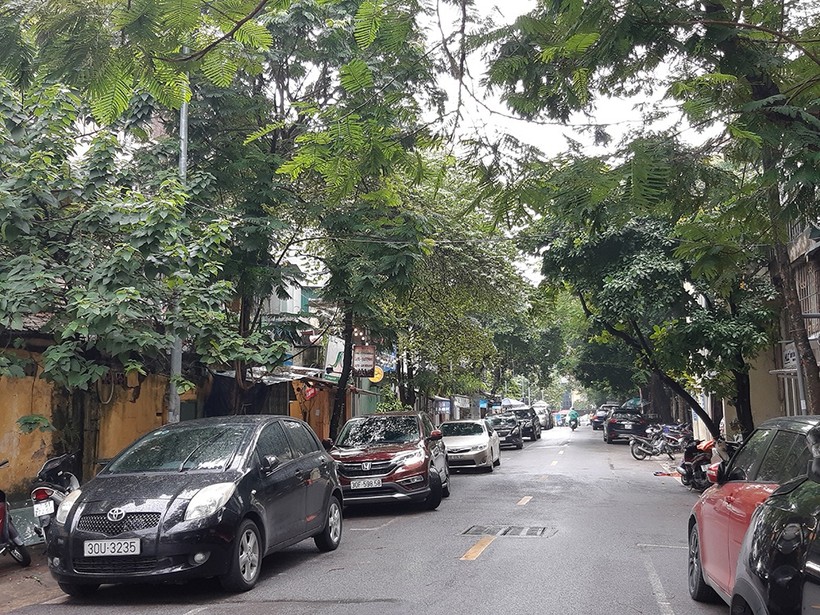 Các tuyến phố đỗ xe theo ngày chẵn - lẻ tại Hà Nội sau 2 năm triển khai vẫn rất lộn xộn, vi phạm tràn lan
