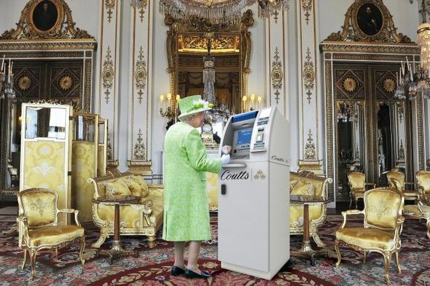 Nữ hoàng Anh có cây ATM của riêng mình.