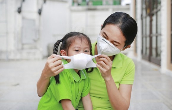 Đeo khẩu trang là một trong những biện pháp đối phó với ô nhiễm không khí.