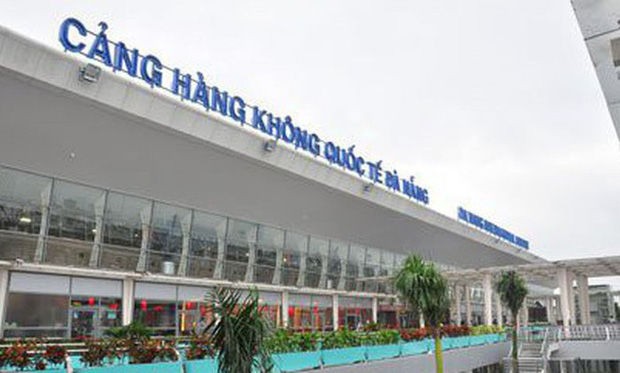 Một nam hành khách bị phát hiện trộm tài sản tại sân bay Đà Nẵng. (Ảnh: ANTĐ).
