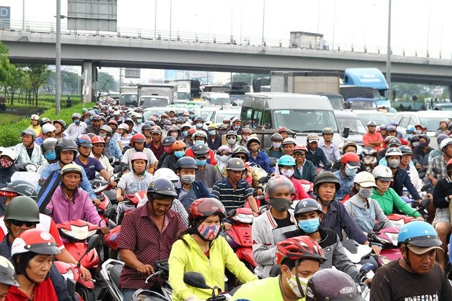 Bộ GTVT cho rằng cần có các giải pháp hỗ trợ nhằm giảm tác động bất lợi đối với người dân khi cấm xe máy vào trung tâm thành phố - Ảnh minh họa.
