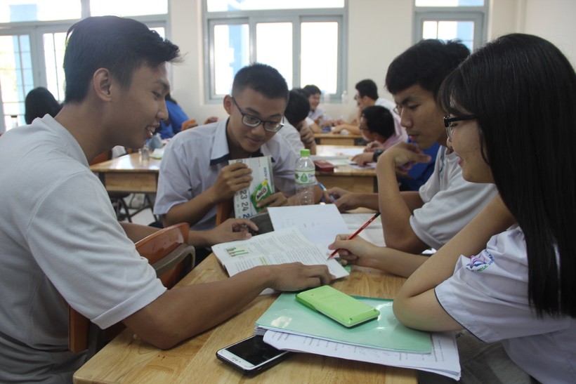 Học sinh Trường THPT Nguyễn Du trong giờ học Tiếng Anh 
