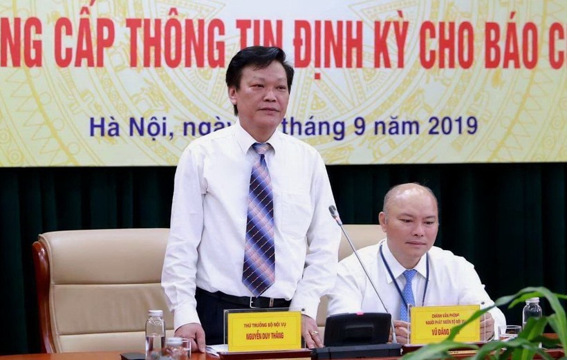 Thứ trưởng Bộ Nội vụ Nguyễn Duy Thăng khẳng định có thể xét tuyển đặc biệt giáo viên hợp đồng không theo Nghị định 161.