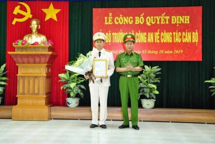 Thượng tướng Lê Quý Vương trao Quyết định của Bộ trưởng Bộ Công an bổ nhiệm Đại tá Vũ Thanh Chương giữ chức vụ Giám đốc Công an thành phố Hải Phòng.
