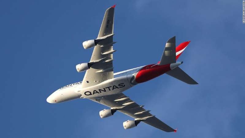 Máy bay của hãng hàng không Úc Qantas bị "nổ lốp" ngay giữa trời (Ảnh: GETTY).