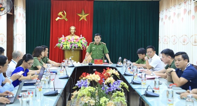 Đại tá Trần Phước Hương – Trưởng CAQ. Hải Châu chủ trì cung cấp thông tin với báo chí.


