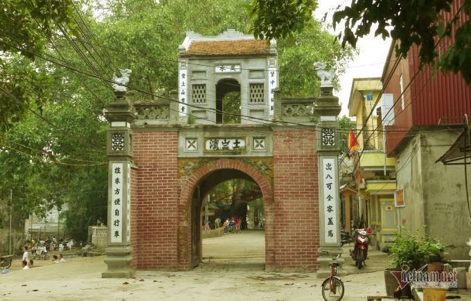 Cổng làng cổ Thổ Hà (xã Vân Hà, Việt Yên, Bắc Giang).
