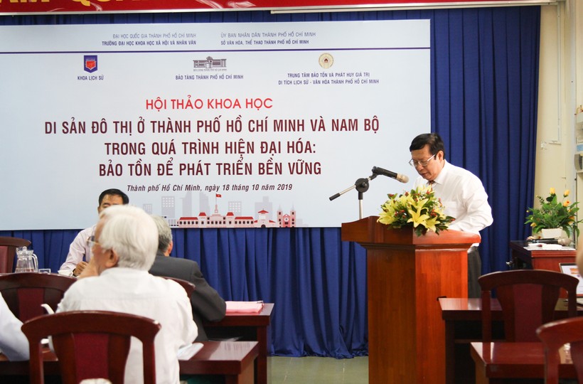 GS. TS Võ Văn Sen, Chủ tịch hội đồng KH-ĐT, nguyên Hiệu trưởng Trường Đại học KHXH&NV đóng góp ý kiến.


