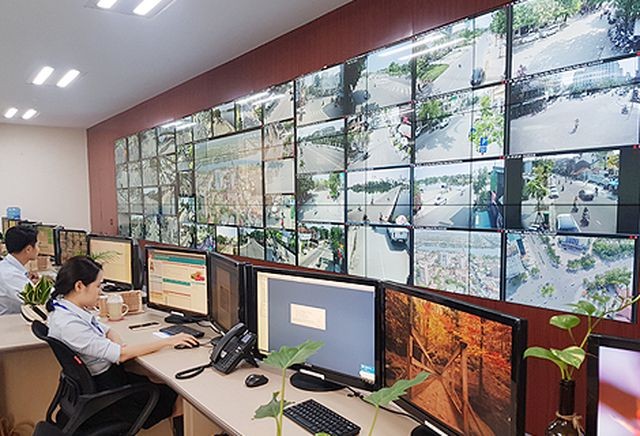 Từ Trung tâm Giám sát, điều hành đô thị thông minh tỉnh Thừa Thiên Huế sẽ giám sát các hoạt động camera, các nguồn dữ liệu kết nối camera địa phương và thông tin người dân cung cấp để xử phạt "nguội" vi phạm giao thông từ 1/11