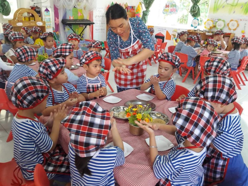 Giờ học làm bánh của Trường Mầm non Bình Minh (quận Hải Châu, TP Đà Nẵng) 
