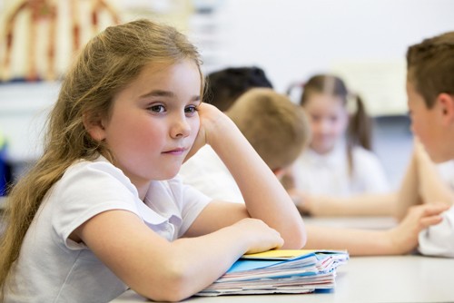 Trẻ tài năng thường kém tập trung trong lớp học. (Ảnh: Shutterstock).