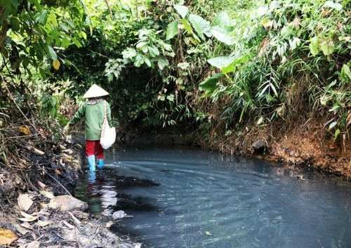 Đường đi của 10 m3 dầu thải đổ xuống nguồn nước sông Đà