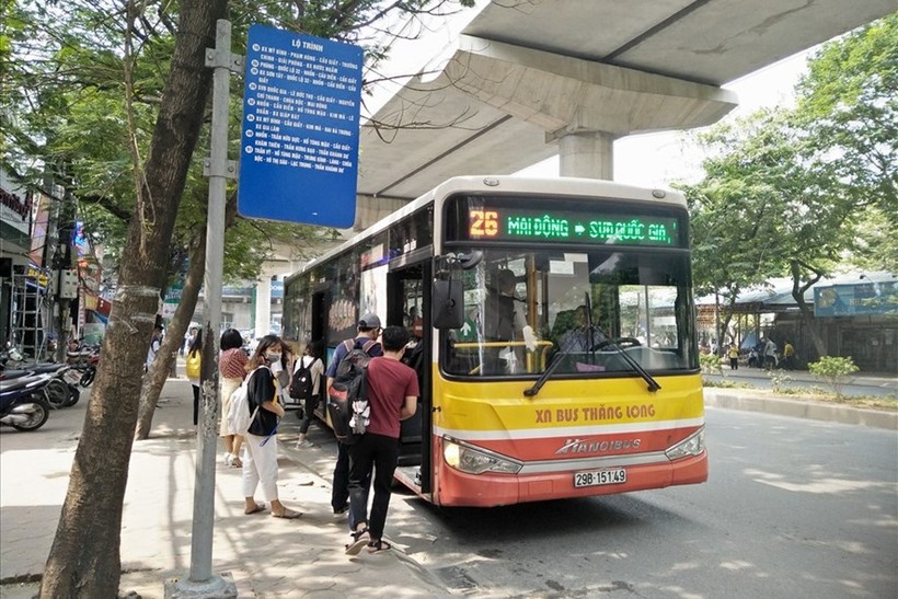 Theo nhiều bạn đọc, để phát triển giao thông công cộng thì hành khách cần có ý thức tuân thủ nội quy, quy định trên xe buýt