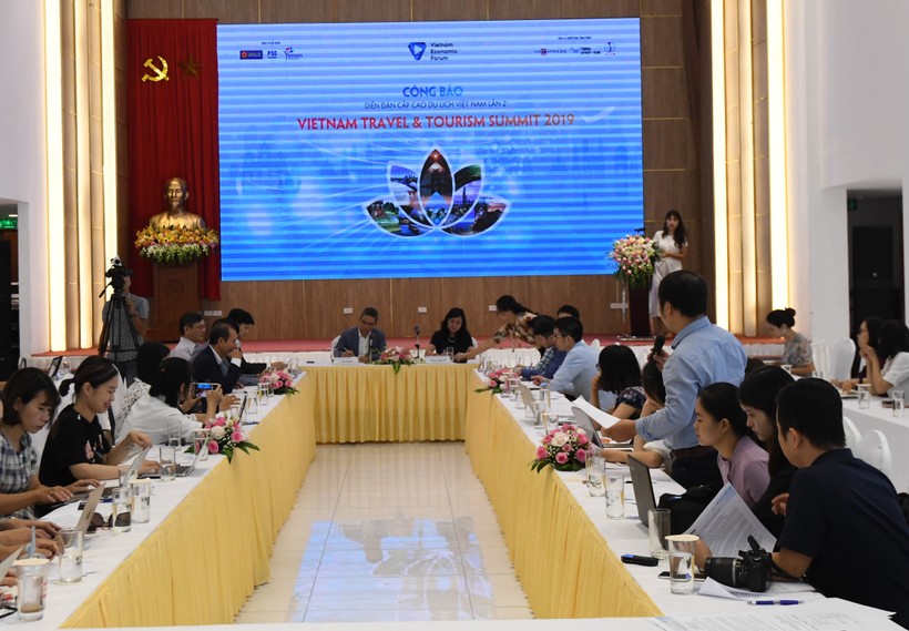 Họp báo giới thiệu Diễn đàn cấp cao Du lịch Việt Nam lần thứ 2. Ảnh: VGP/Nhật Nam

