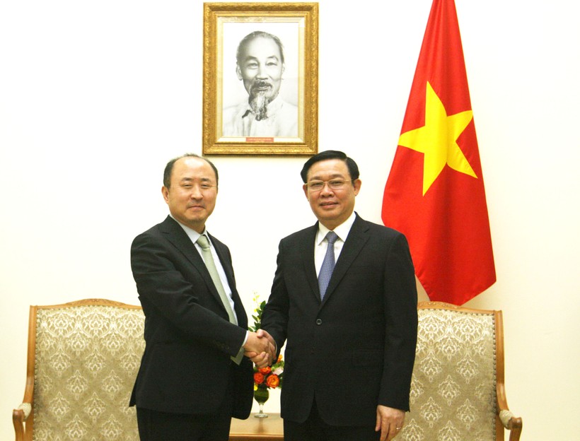 Phó Thủ tướng Vương Đình Huệ tiếpThứ trưởng Bộ Ngoại giao Hàn QuốcKun-hyung Ahn. Ảnh: VGP/Thành Chung
