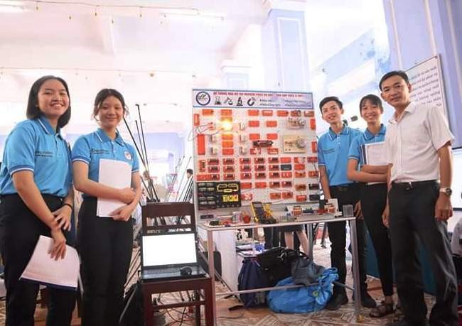 Hệ thống hoá Bộ thí nghiệm phục vụ dạy học cấp THCS & THPT của Trường THCS Phong Hòa đạt giải ba tại cuộc thi Sáng Tạo Thanh Thiếu Niên Nhi Đồng Toàn Quốc lần thứ 15 