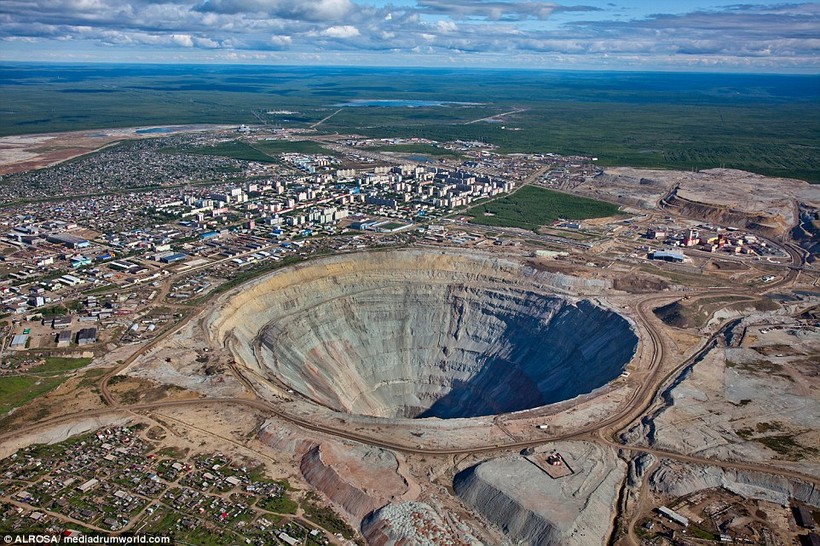 Nga là quốc gia có trữ lượng kim cương lớn nhất toàn cầu tính đến năm 2018 với khoảng 650 triệu carat.