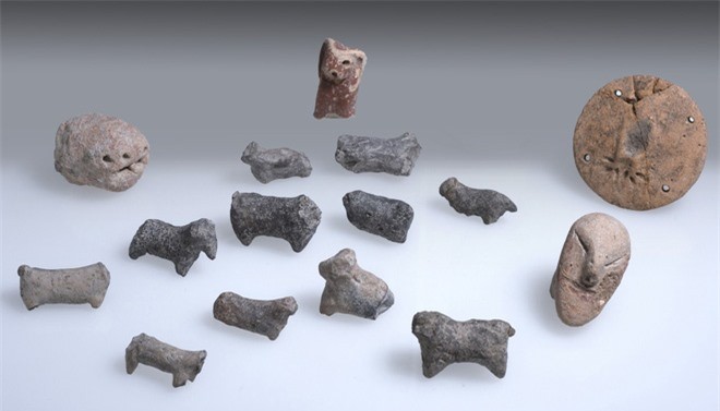 Quá trình khai quật phát hiện 4 triệu mảnh gốm, công cụ đá lửa, bình bằng đá núi lửa… và một số công cụ có nguồn gốc từ Ai Cập cổ đại.