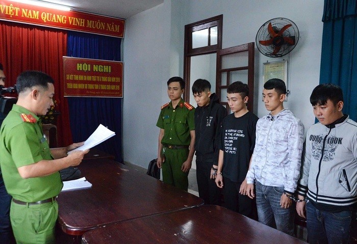 Được biết 4 đối tượng bị tạm giữ trên hiện đang là sinh viên theo học các trường trên địa bàn TP. Đà Nẵng.

