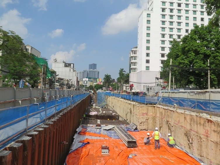 Thi công ga ngầm Cát Linh thuộc dự án đường sắt đô thị Nhổn - ga Hà Nội
