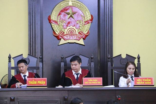 HĐXX vụ gian lận điểm thi tại kỳ thi THPT quốc gia 2018 Sơn La tại Tòa án Nhân dân tỉnh Sơn La diễn ra từ ngày 15-18/10 (Ảnh: Trần Thanh).