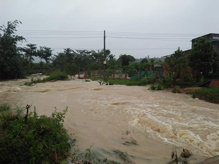 Mưa lớn trong nhiều giờ gây ngập một số nơi tại Đắk Lắk.