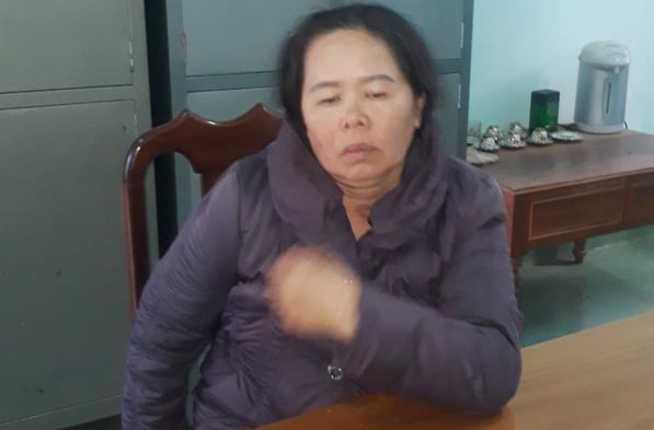 Bà Hương đến cơ quan công an tự thú sau khi dùng búa đánh chết chồng

