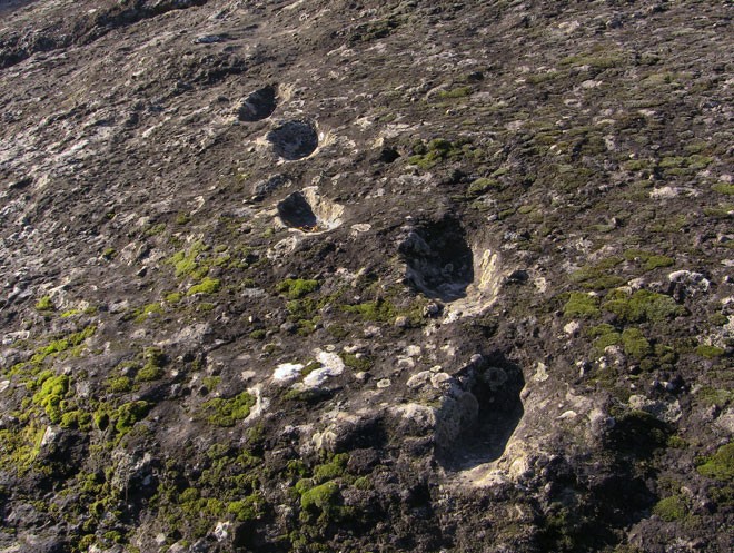 Dấu chân hóa thạch ở núi lửa Roccamonfina chưa có lời giải đáp.
