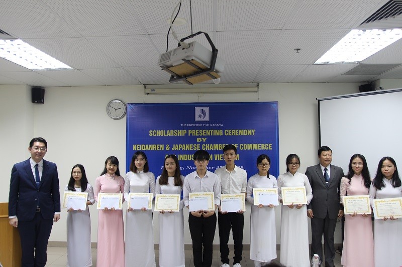 Sinh viên ĐH Đà Nẵng nhận học bổng “Keidanren & JCCI” 2019.