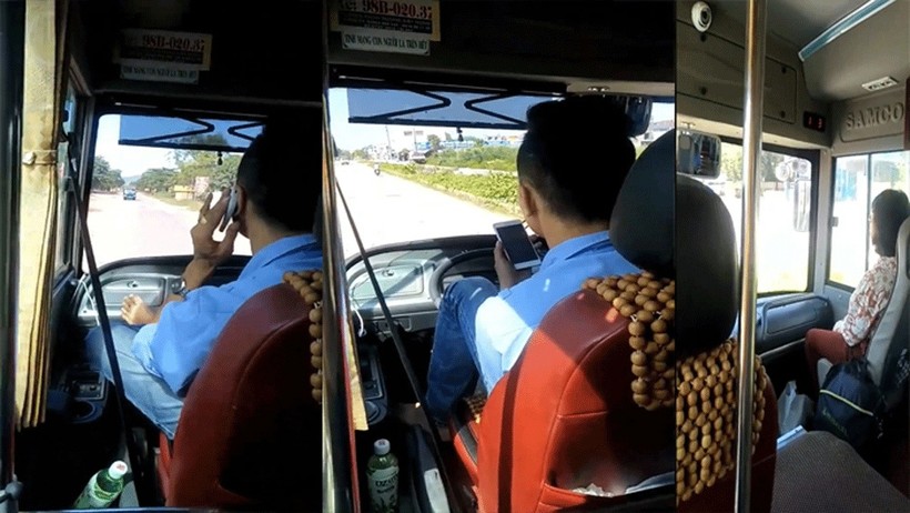 Hình ảnh tài xế Vũ Ngọc Long, lái xe buýt tuyến Bắc Giang - Sơn Động sử dụng điện thoại khi đang lái xe ngày 29/9/2018 khiến nhiều người bức xúc. Ảnh: B.G