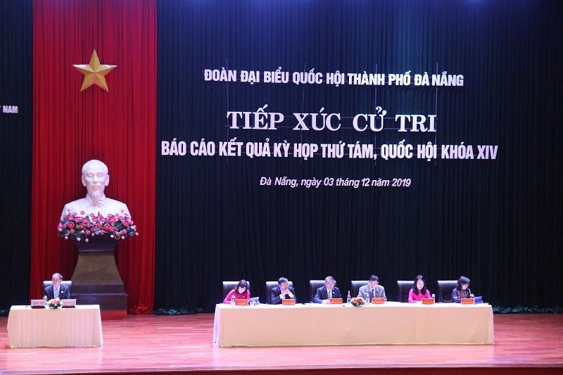 Đoàn ĐBQH TP Đà Nẵng đã có buổi tiếp xúc cử tri thành phố để báo cáo kết quả kỳ họp thứ tám, Quốc hội khóa XIV.