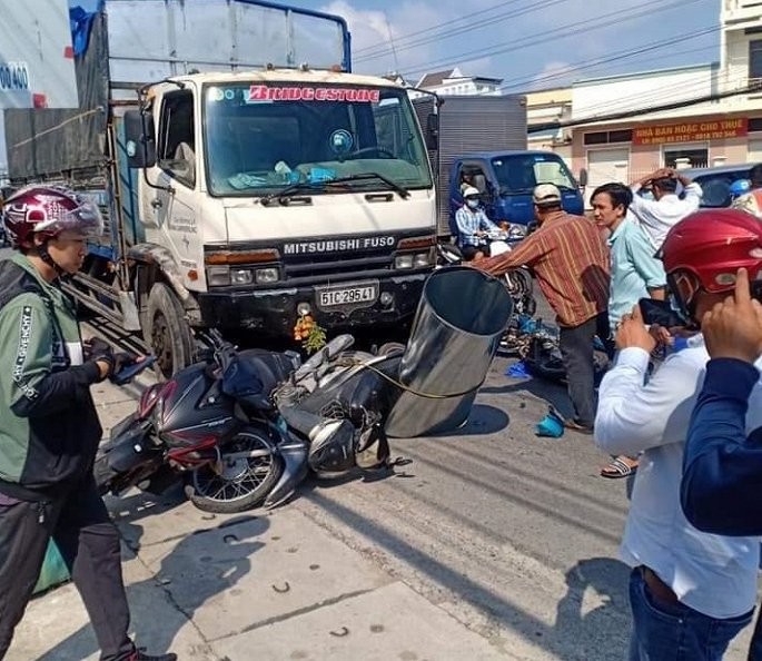 Vụ tai nạn xảy ra trên Quốc lộ 1, đoạn qua xã Nhị Thành (huyện Thủ Thừa, Long An).