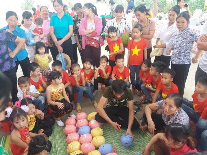 Ngày hội “mổ heo đất tiết kiệm khuyến học” ở trường TH&THCS Hòa Cuông (Trấn Yên, Yên Bái).