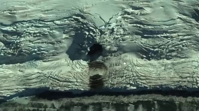 Xem Google Maps phát hiện hang bí mật ở Nam Cực, 6 tháng sau bỗng dưng biến mất